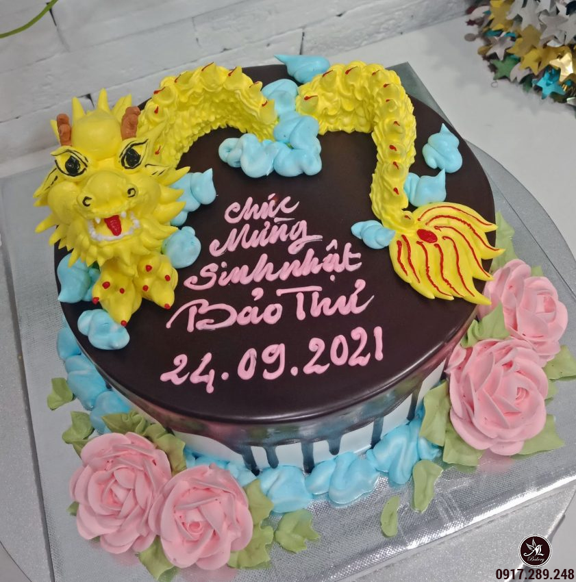 Bánh kem socola sinh nhật hình con rồng vàng hùng tráng tặng bé tuổi Rồng |  Bánh kem cao cấp