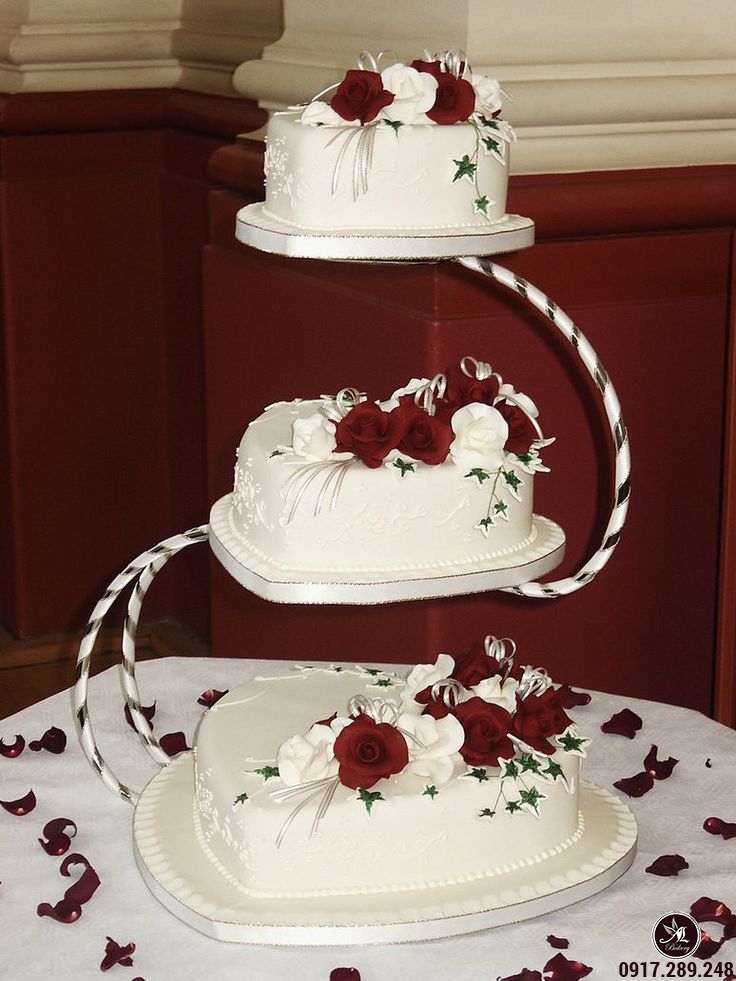 Bánh cưới 3 tầng rời màu trắng và hoa hồng đẹp nhất tháng 10 | Bánh kem cao cấp