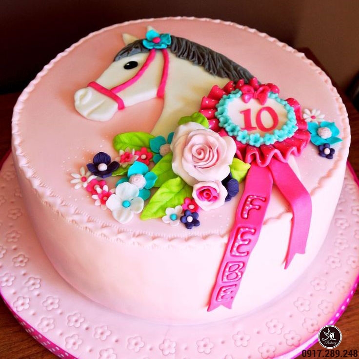 Bánh kem màu xanh hình con ngựa có in hình tặng bé trai tuổi Ngọ  Bánh  Thiên Thần  Chuyên nhận đặt bánh sinh nhật theo mẫu