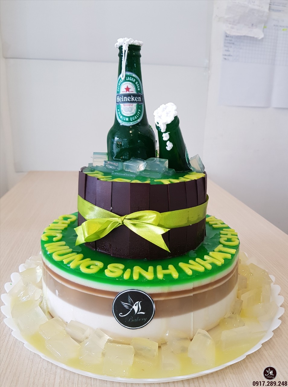 Bánh sinh nhật hình lon bia Heineken độc đáo  Bánh kem cao cấp