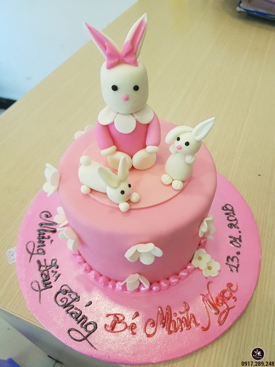 Bánh sinh nhật Fondant tạo hình thỏ con dễ thương màu hồng | Bánh ...