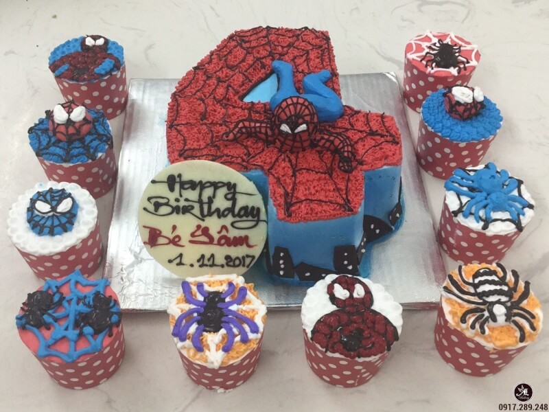 Chúc mừng sinh nhật với bánh cupcake sinh nhật